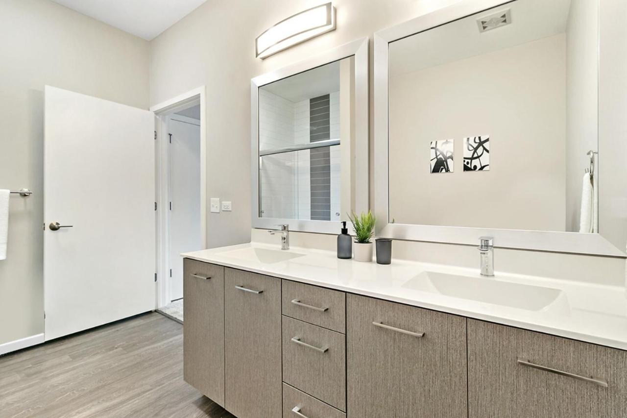 Bright & Comfortable Oakbrook 2Br Apt Free Parking - Ob 1 Apartment Oakbrook Terrace Luaran gambar