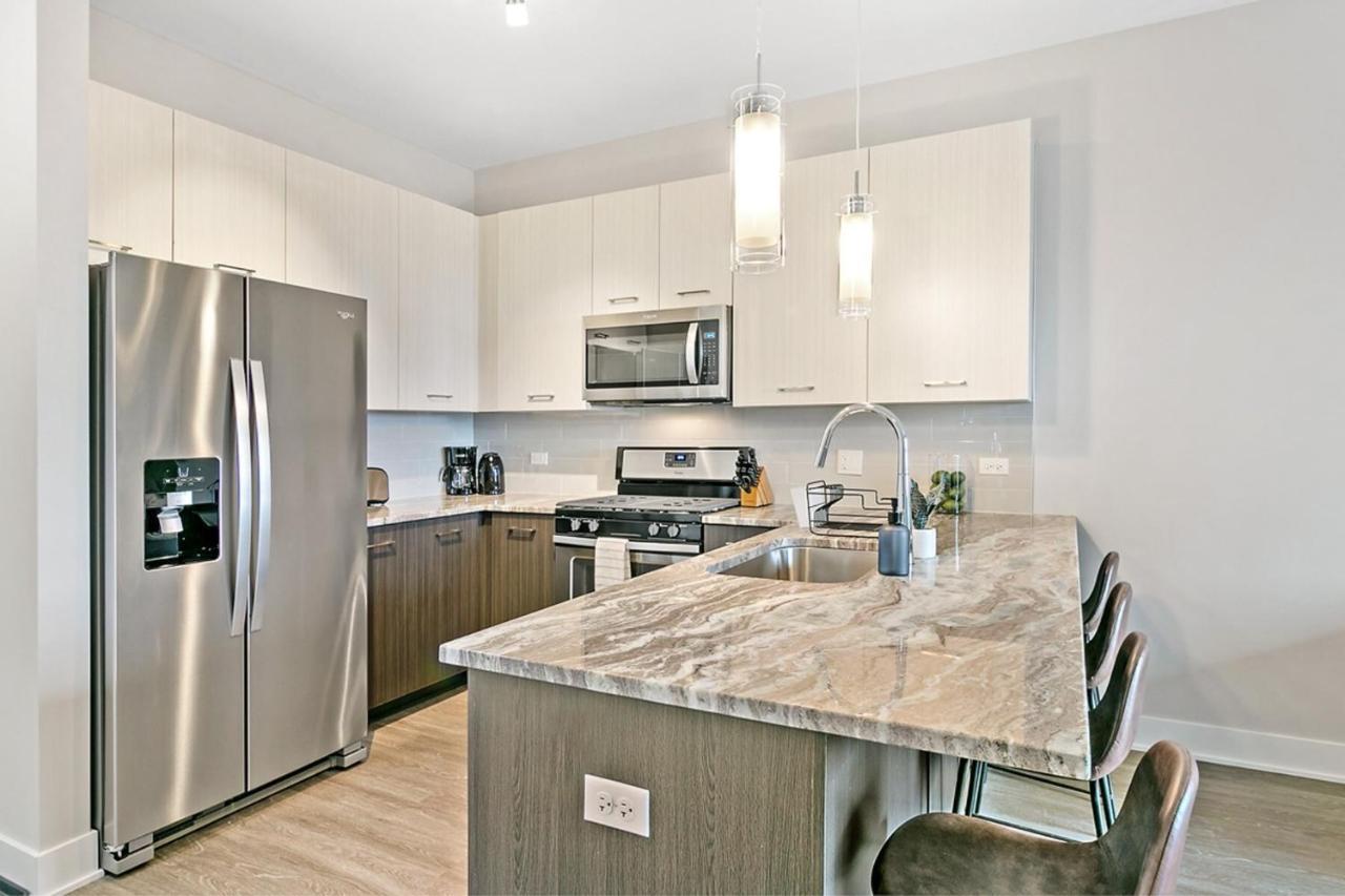 Bright & Comfortable Oakbrook 2Br Apt Free Parking - Ob 1 Apartment Oakbrook Terrace Luaran gambar