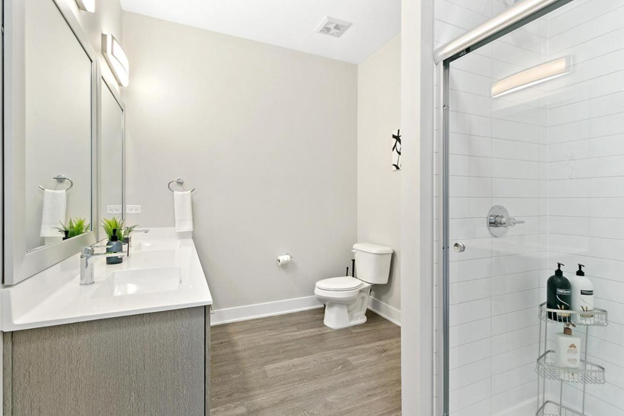 Bright & Comfortable Oakbrook 2Br Apt Free Parking - Ob 1 Apartment Oakbrook Terrace Luaran gambar