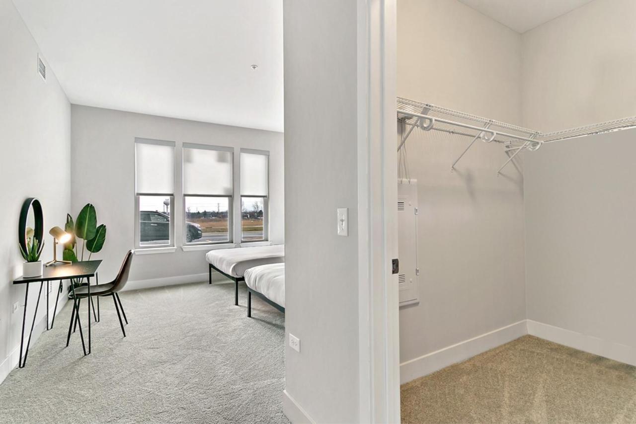 Bright & Comfortable Oakbrook 2Br Apt Free Parking - Ob 1 Apartment Oakbrook Terrace Luaran gambar