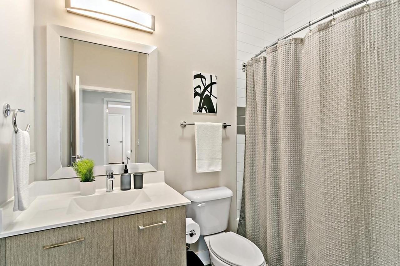 Bright & Comfortable Oakbrook 2Br Apt Free Parking - Ob 1 Apartment Oakbrook Terrace Luaran gambar