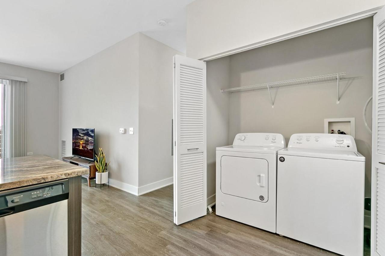 Bright & Comfortable Oakbrook 2Br Apt Free Parking - Ob 1 Apartment Oakbrook Terrace Luaran gambar